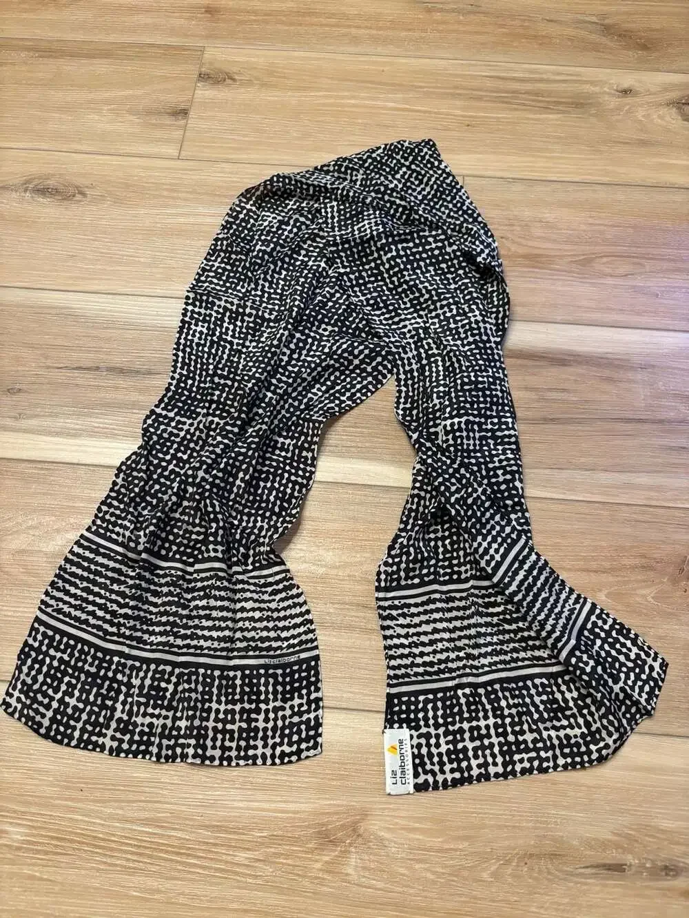 Liz Claiborne Accessories Black and White Abstract Print 100% Silk Scarf